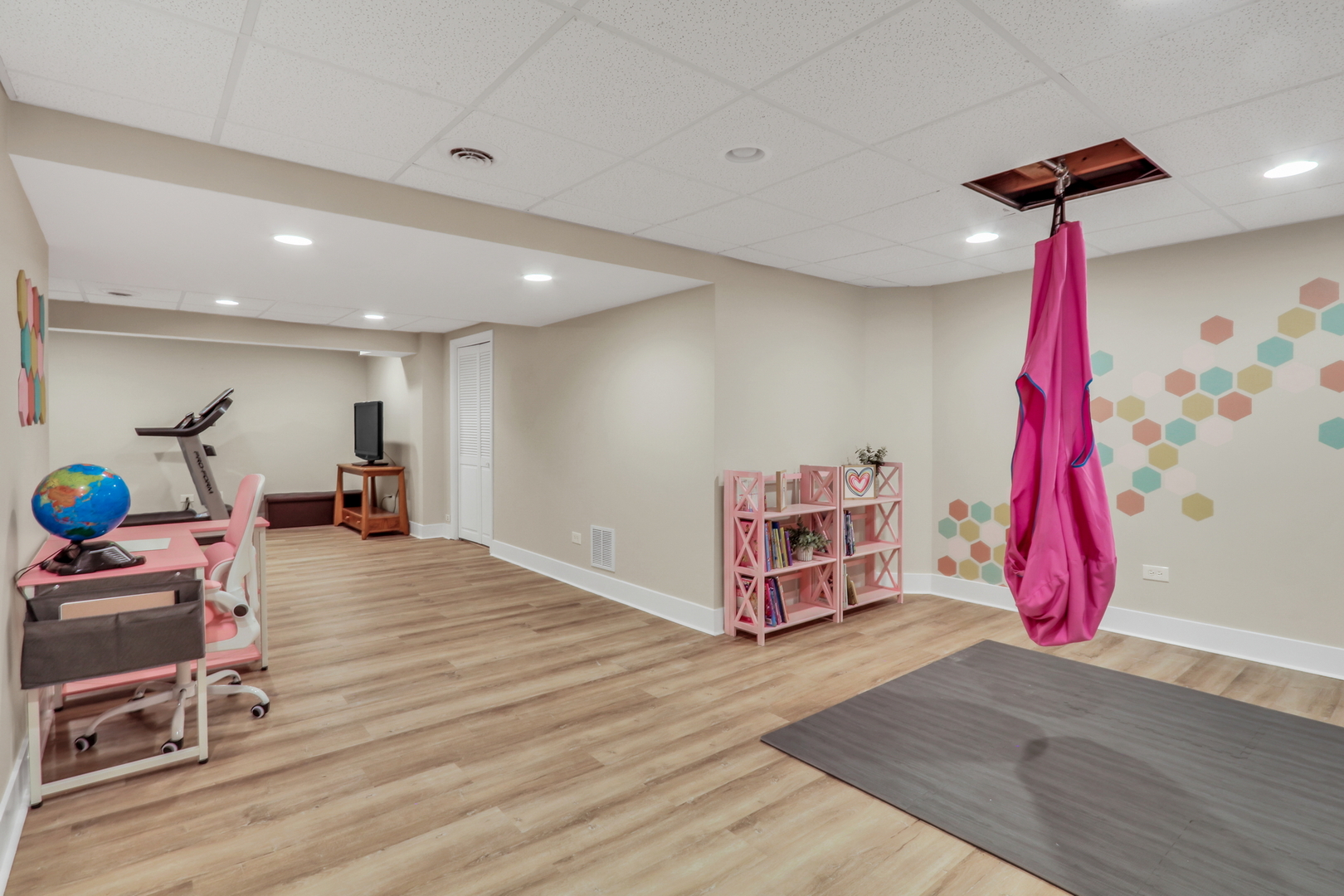 6183 Old Farm Lane Gurnee, IL 60031 - Photo 28 of 52 a room with furniture and gym equipment