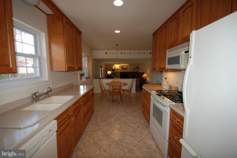 6103 Roxbury Avenue Springfield, VA 22152 - Photo 19 of 26 Kitchen