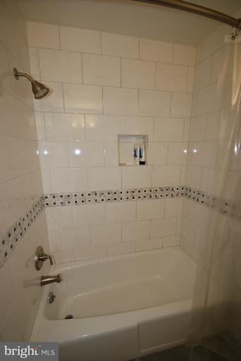 6103 Roxbury Avenue Springfield, VA 22152 - Photo 22 of 26 Bath