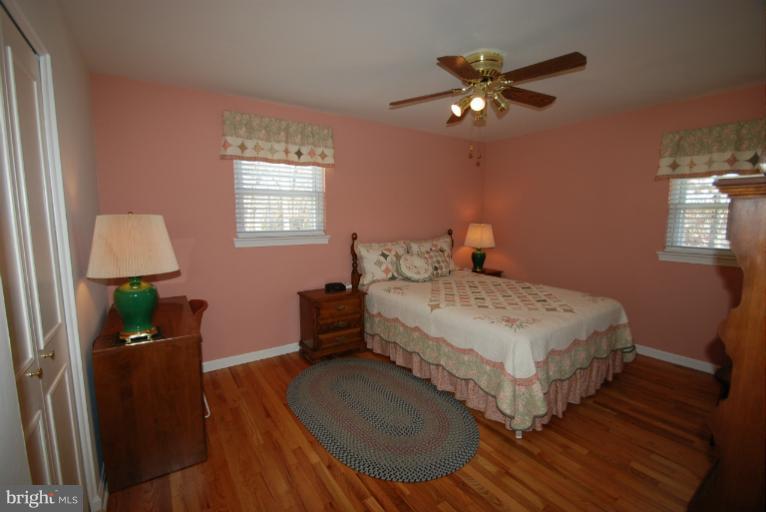 6103 Roxbury Avenue Springfield, VA 22152 - Photo 23 of 26 Bedroom