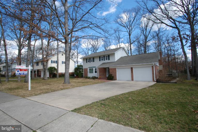 6103 Roxbury Avenue Springfield, VA 22152 - Photo 25 of 26 Exterior (Front)
