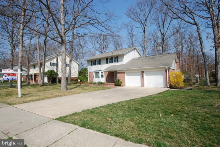 6103 Roxbury Avenue Springfield, VA 22152 - Photo 26 of 26 Exterior (Front)