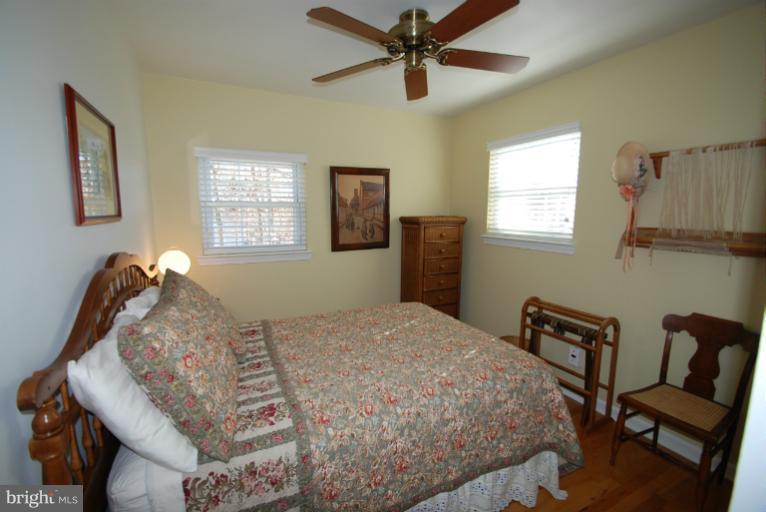 6103 Roxbury Avenue Springfield, VA 22152 - Photo 4 of 26 Bedroom