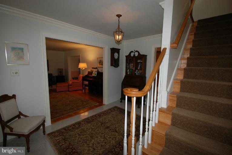 6103 Roxbury Avenue Springfield, VA 22152 - Photo 8 of 26 Interior (General)