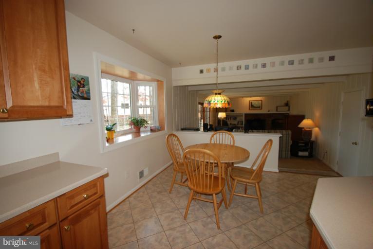 6103 Roxbury Avenue Springfield, VA 22152 - Photo 9 of 26 Kitchen