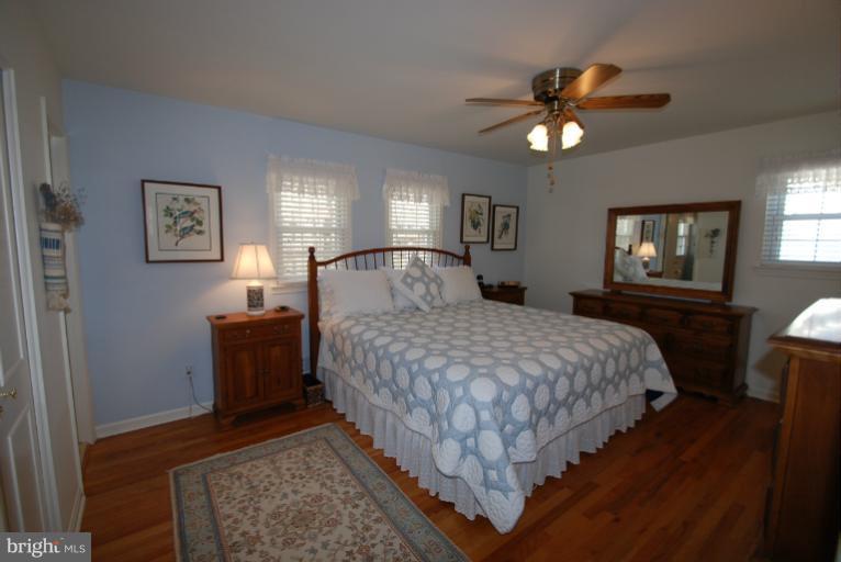 6103 Roxbury Avenue Springfield, VA 22152 - Photo 10 of 26 Bedroom (Master)