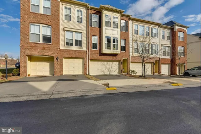 $750,000 | 42466 Regal Wood Drive, Ashburn, VA 20148