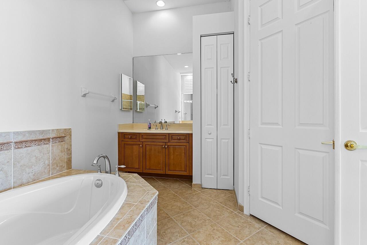 9724 Via Grandezza West Wellington, FL 33411 - Photo 34 of 56 9724-Via-Grandezza-W-HigMedia-034-1280