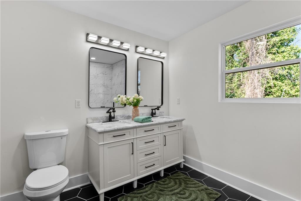 968 Bruce Circle Southeast Atlanta, GA 30316 - Photo 15 of 40 a bathroom with a toilet sink and mirror