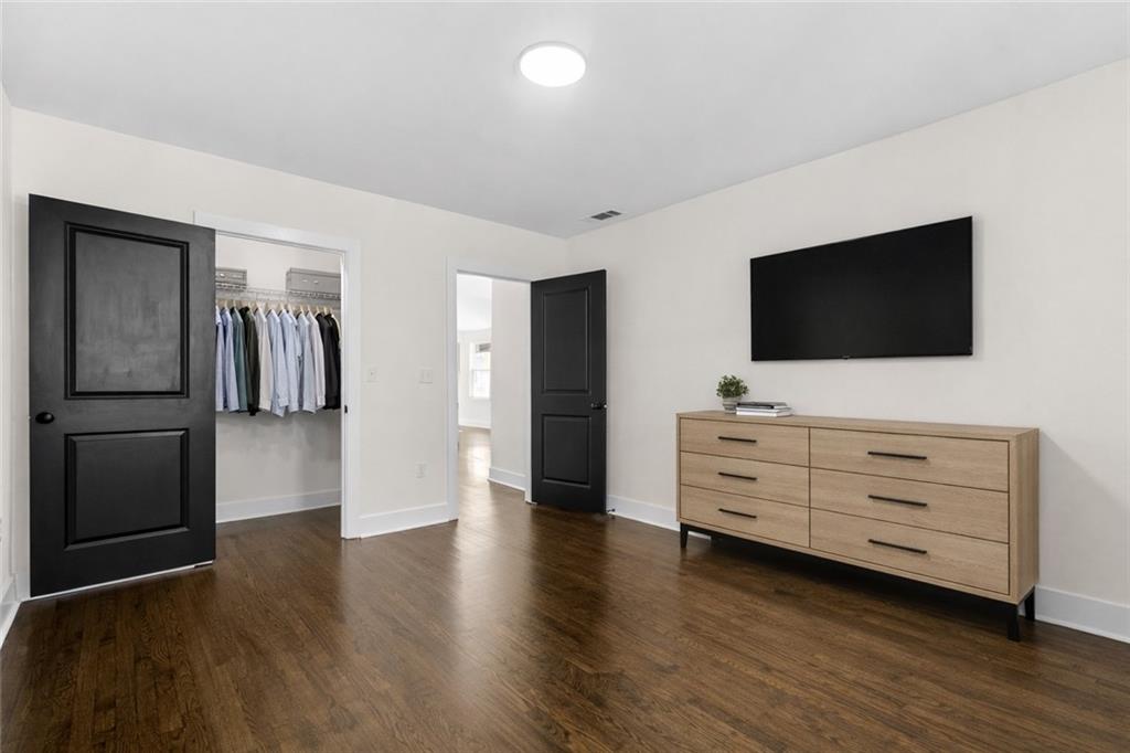 968 Bruce Circle Southeast Atlanta, GA 30316 - Photo 20 of 40 a room with furniture and flat screen tv