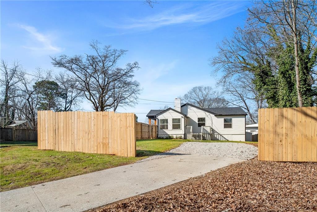 968 Bruce Circle Southeast Atlanta, GA 30316 - Photo 33 of 40 a view of house with a garden