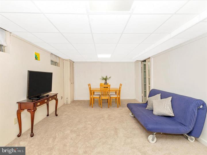 20105 Waringwood Way Gaithersburg, MD 20886 - Photo 25 of 39 a living room with furniture and a flat screen tv