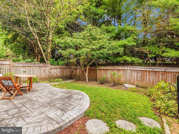 20105 Waringwood Way Gaithersburg, MD 20886 - Photo 30 of 39 a garden view with a seating space