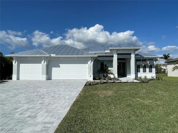 a view of a house with backyard porch and garden