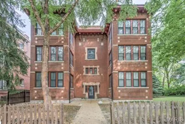 $1,350,000 | 1722-28 Waverly Place, St. Louis, MO 63104
