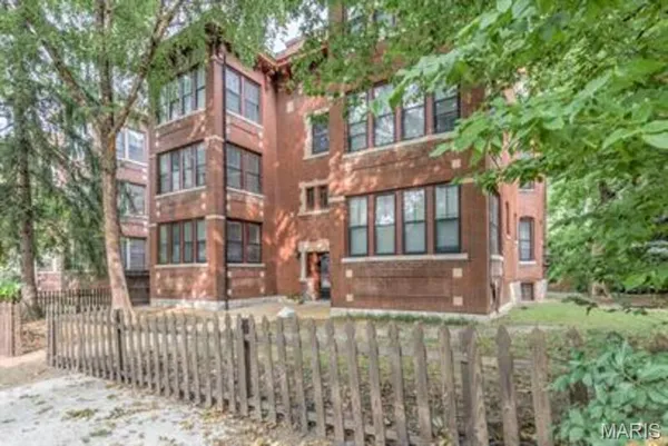 $1,350,000 | 1722-28 Waverly Place, St. Louis, MO 63104