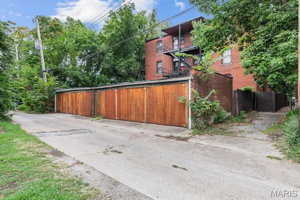 $1,350,000 | 1722-28 Waverly Place, St. Louis, MO 63104