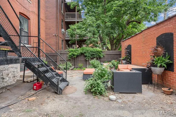 $1,350,000 | 1722-28 Waverly Place, St. Louis, MO 63104