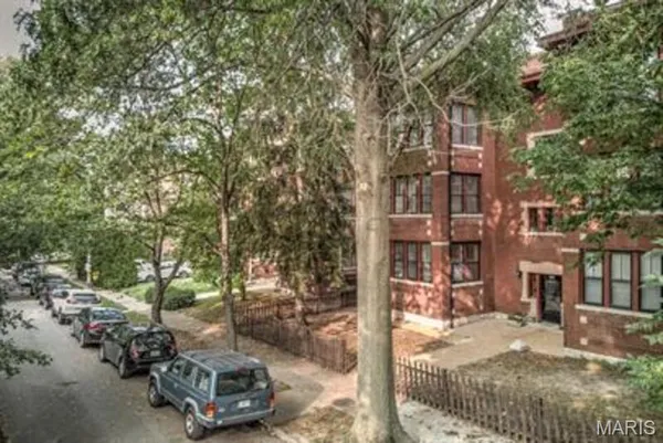 $1,350,000 | 1722-28 Waverly Place, St. Louis, MO 63104