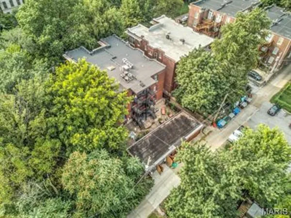 $1,350,000 | 1722-28 Waverly Place, St. Louis, MO 63104