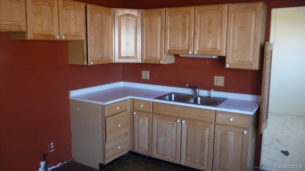 6038 Tuttle Hill Road Ypsilanti, MI 48197 - Photo 8 of 9 P1070360