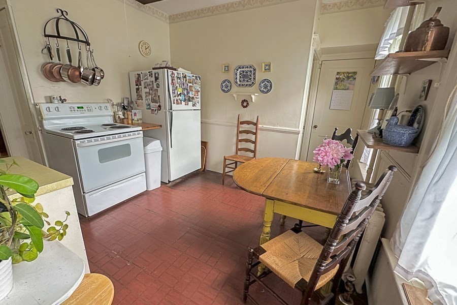 169 Whitmarsh Avenue Worcester, MA 01606 - Photo 16 of 40