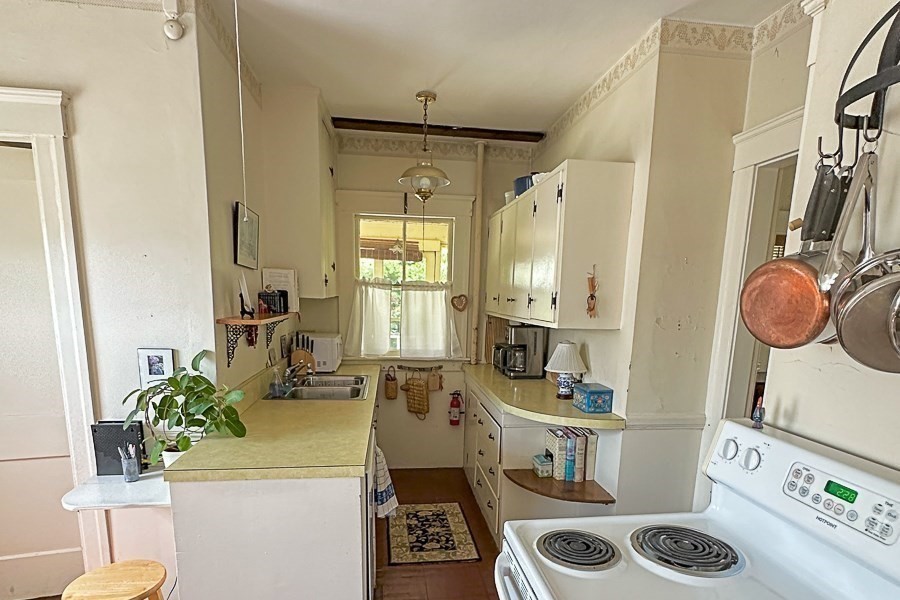 169 Whitmarsh Avenue Worcester, MA 01606 - Photo 18 of 40