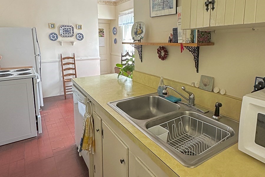 169 Whitmarsh Avenue Worcester, MA 01606 - Photo 19 of 40