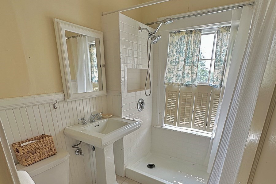 169 Whitmarsh Avenue Worcester, MA 01606 - Photo 30 of 40