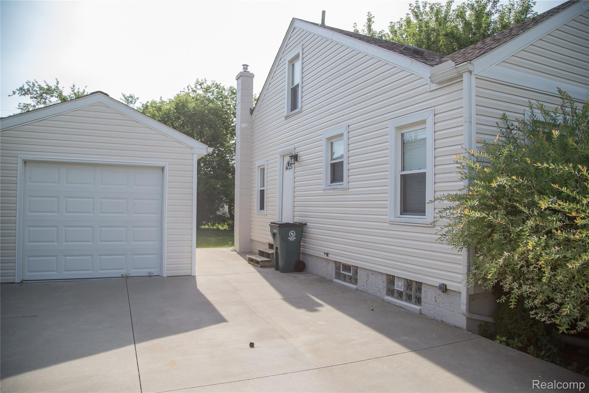 3710 Kent Road Royal Oak, MI 48073 - Photo 27 of 27 IMG_0515.jpg