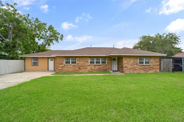 $2,100 | 214 Schilling Avenue, Baytown, TX 77520