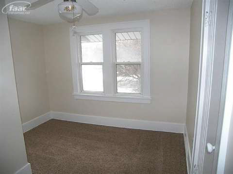 5054 Lapeer Road Burton, MI 48509 - Photo 8 of 12 20352598-7.JPG
