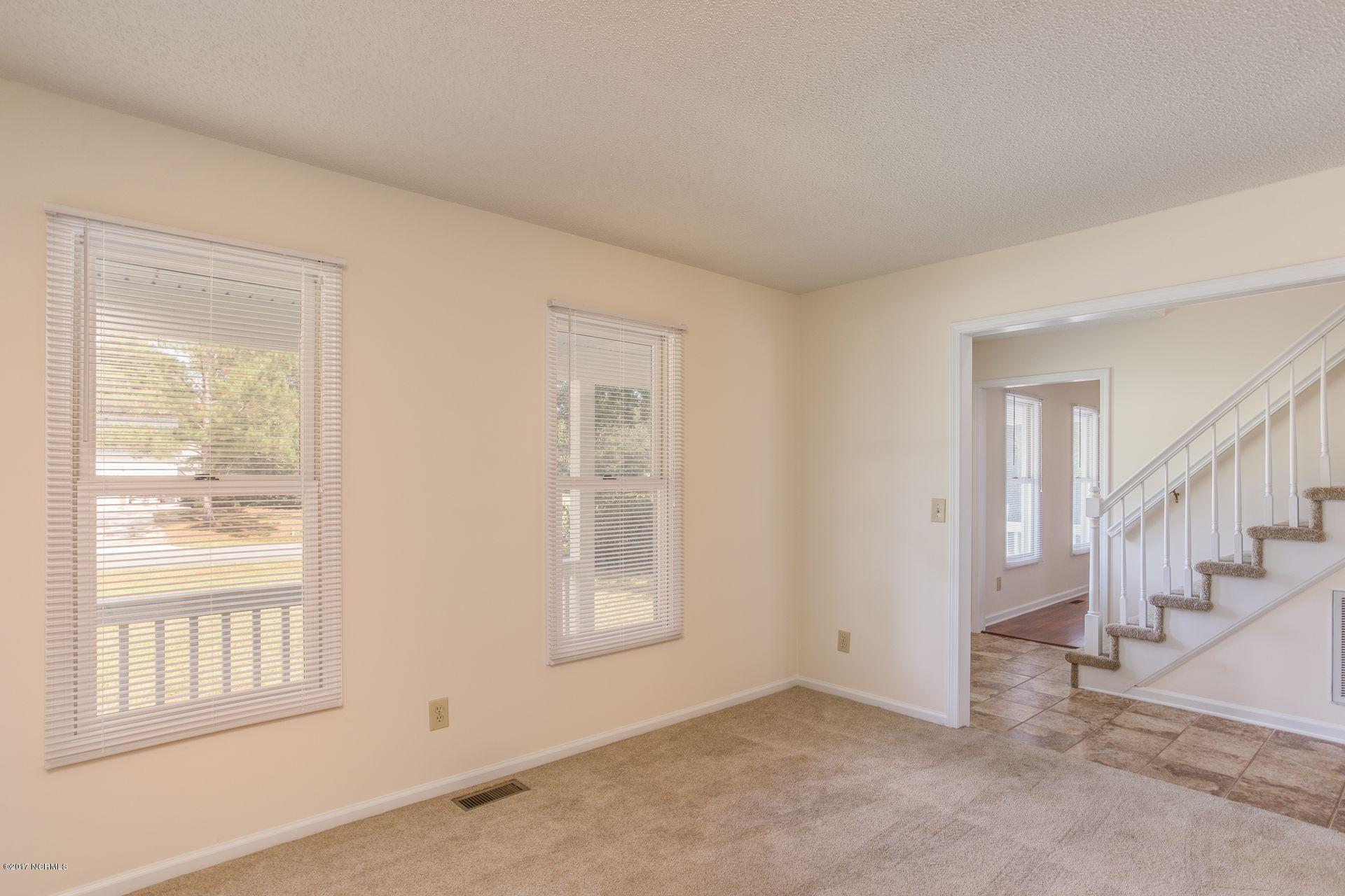 220 Windsong Road Wilmington, NC 28411 - Photo 5 of 30 4