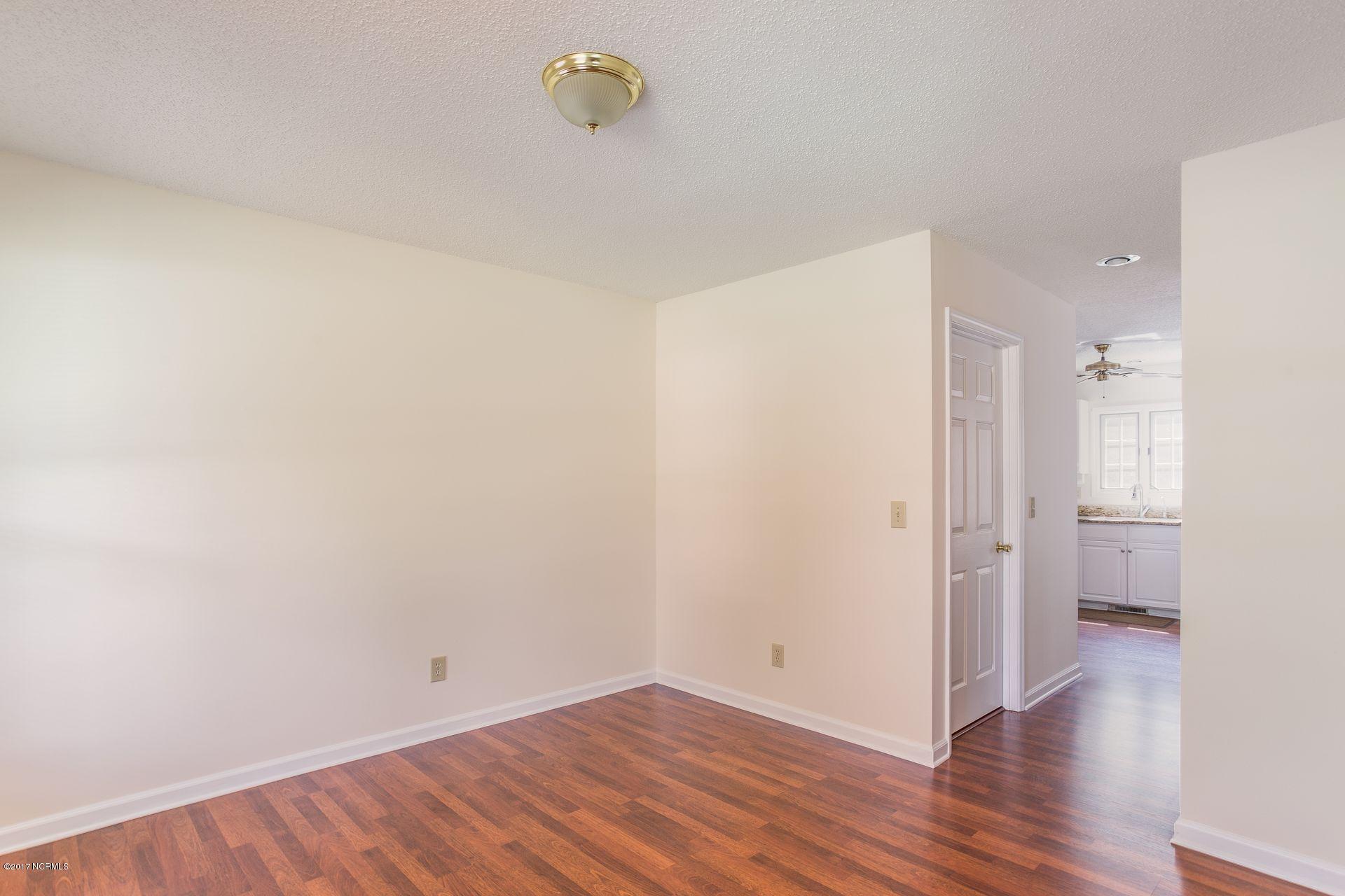 220 Windsong Road Wilmington, NC 28411 - Photo 6 of 30 5
