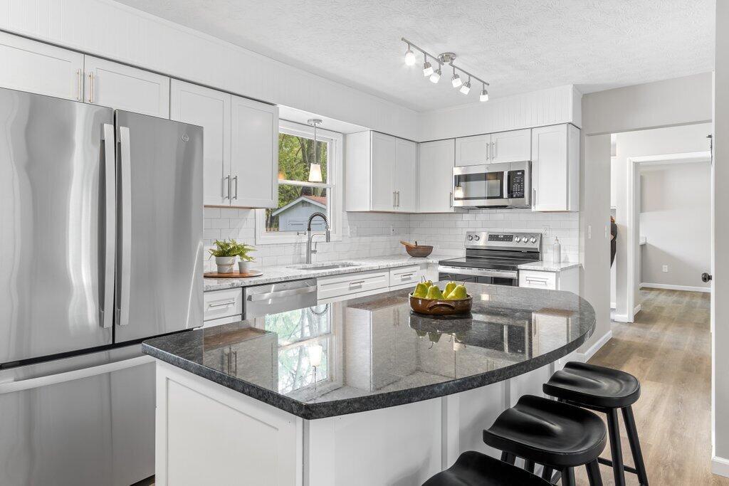 7775 Sanbrooke Road Dublin, OH 43016 - Photo 14 of 44 Kitchen