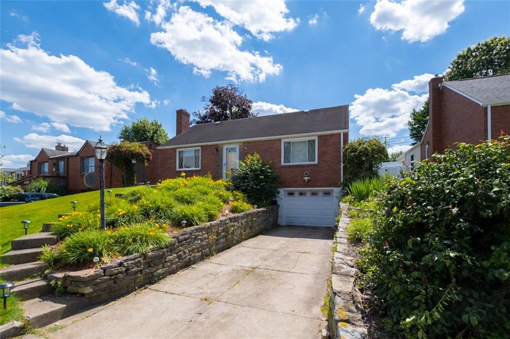 9 Robinhood Road Pittsburgh, PA 15220 - Photo 2 of 24 Gallery Image 2