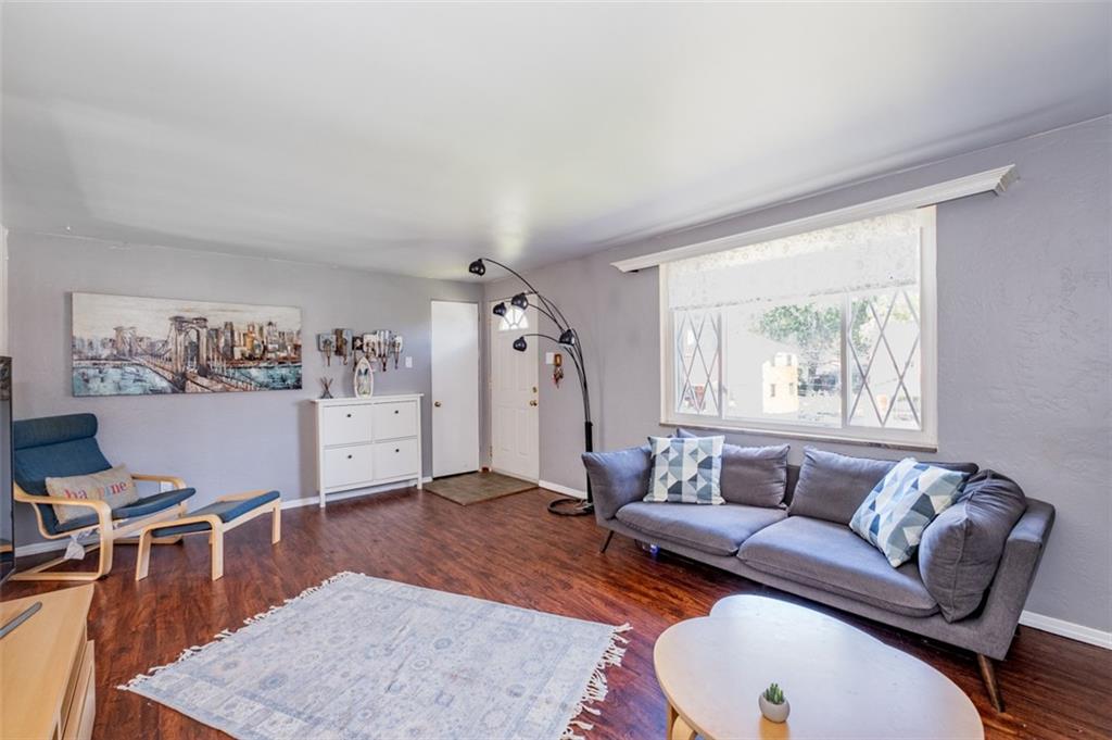9 Robinhood Road Pittsburgh, PA 15220 - Photo 3 of 24 Gallery Image 3
