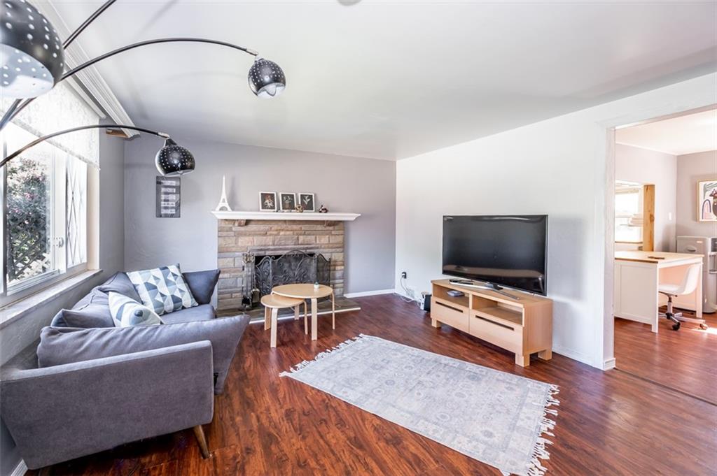 9 Robinhood Road Pittsburgh, PA 15220 - Photo 4 of 24 Gallery Image 4