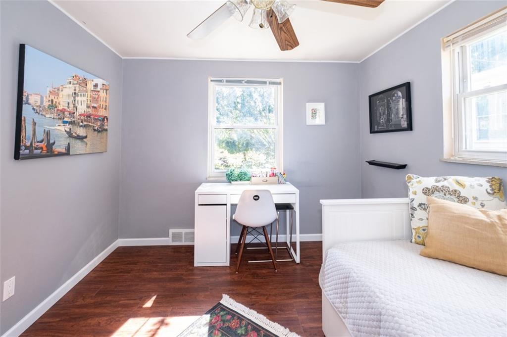 9 Robinhood Road Pittsburgh, PA 15220 - Photo 8 of 24 Gallery Image 8