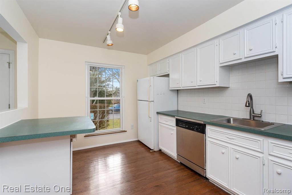 2268 Hillendale Drive Rochester Hills, MI 48309 - Photo 7 of 19