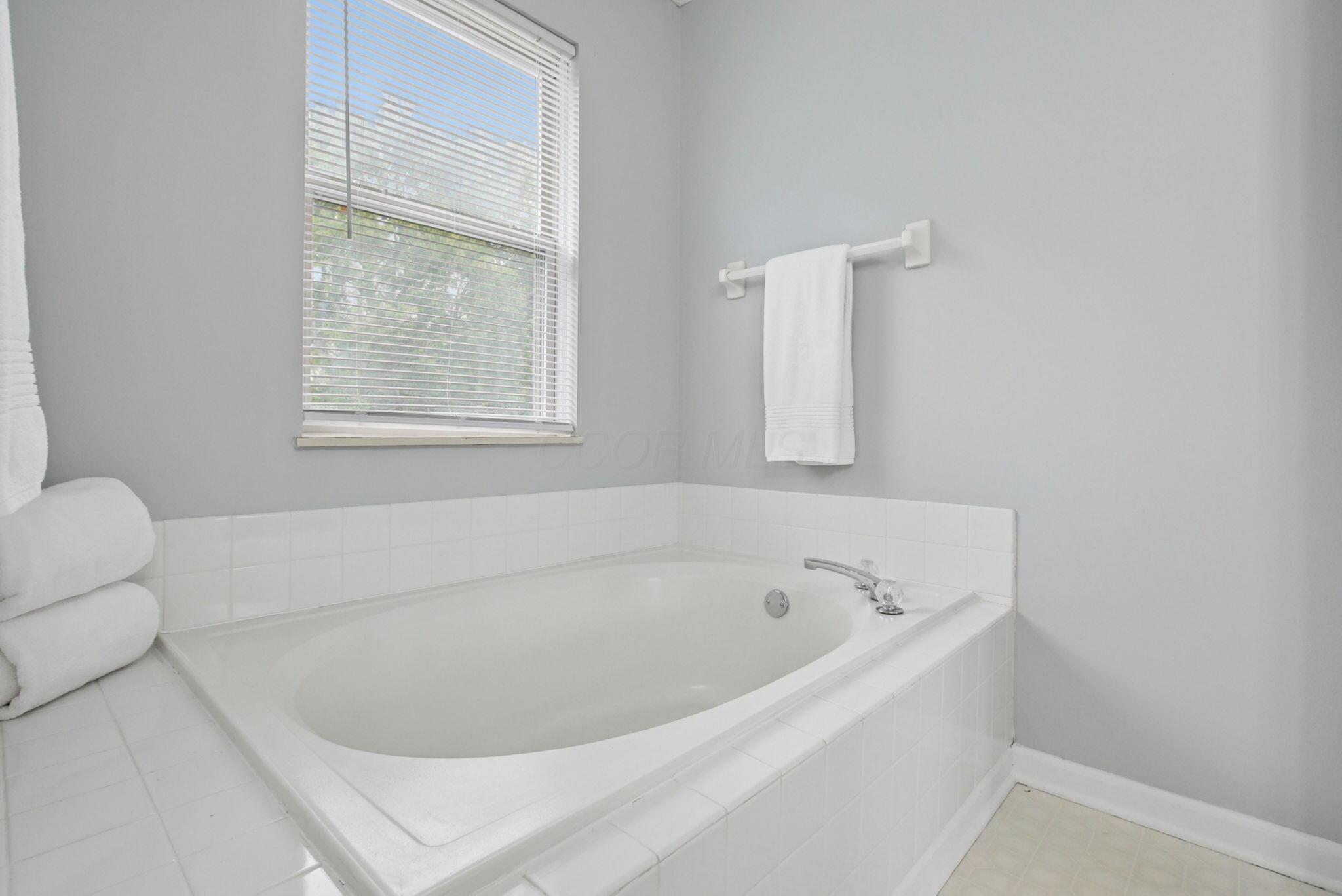 596 Ridenour Road Columbus, OH 43230 - Photo 35 of 53 36-web-or-mls-596-ridenour-rd