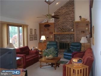 1069 Hilltop Road Leesport, PA 19533 - Photo 3 of 12 Family Room