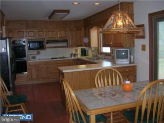 1069 Hilltop Road Leesport, PA 19533 - Photo 8 of 12 Kitchen