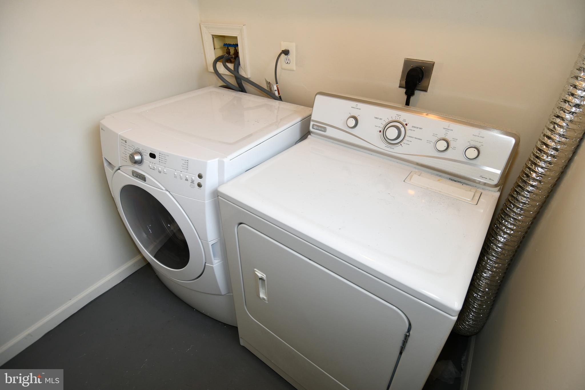 6410 Andrew Matthew Terrace Springfield, VA 22150 - Photo 26 of 31 a utility room with dryer and washer