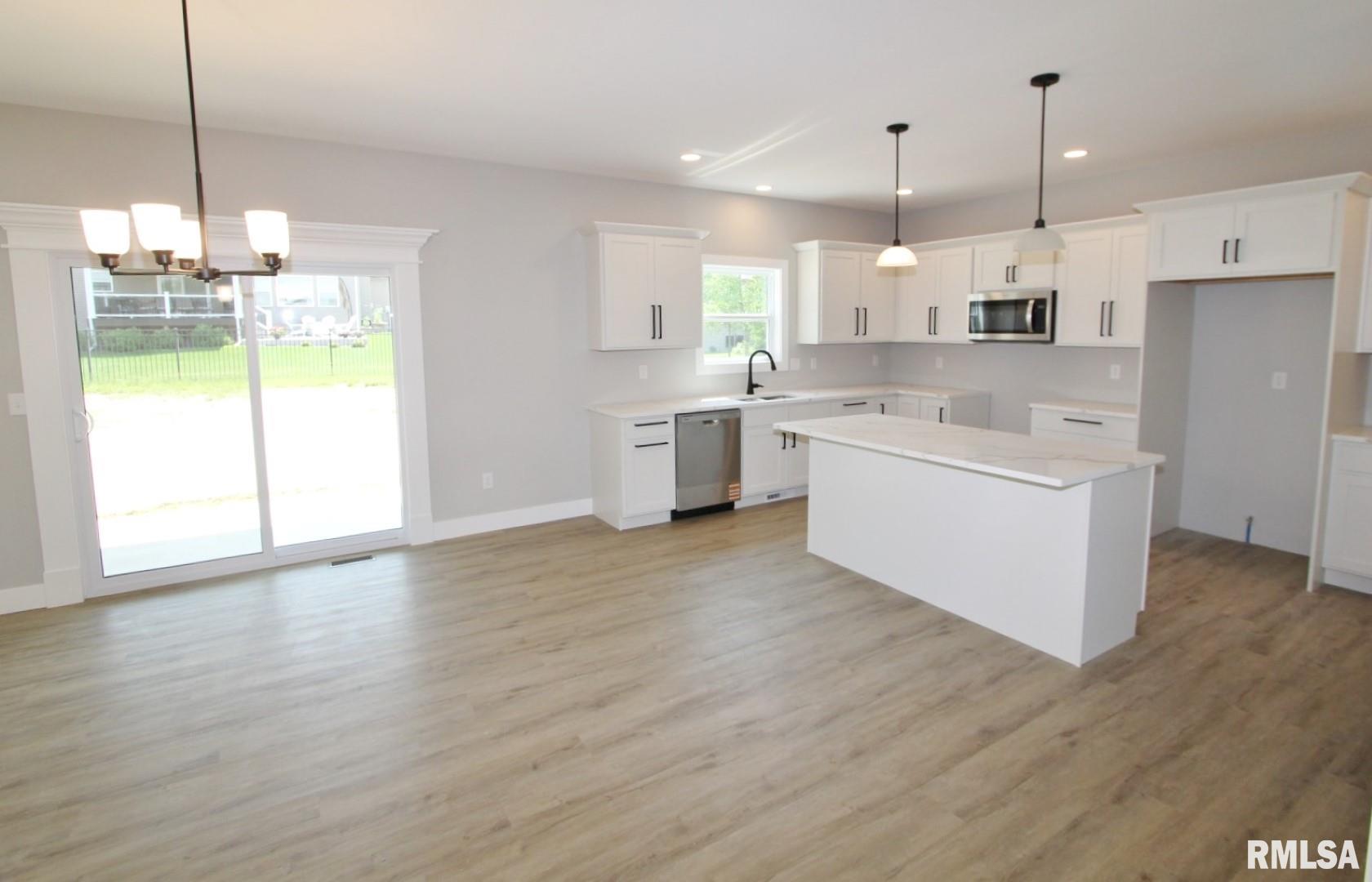 106 Samuel Court Washington, IL 61571 - Photo 6 of 57