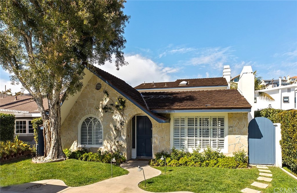 2521 Crestview Drive Newport Beach, CA 92663 - Photo 2 of 45