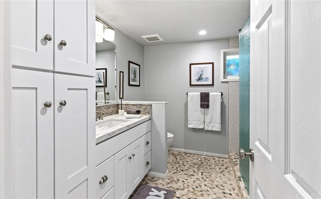 2521 Crestview Drive Newport Beach, CA 92663 - Photo 12 of 45