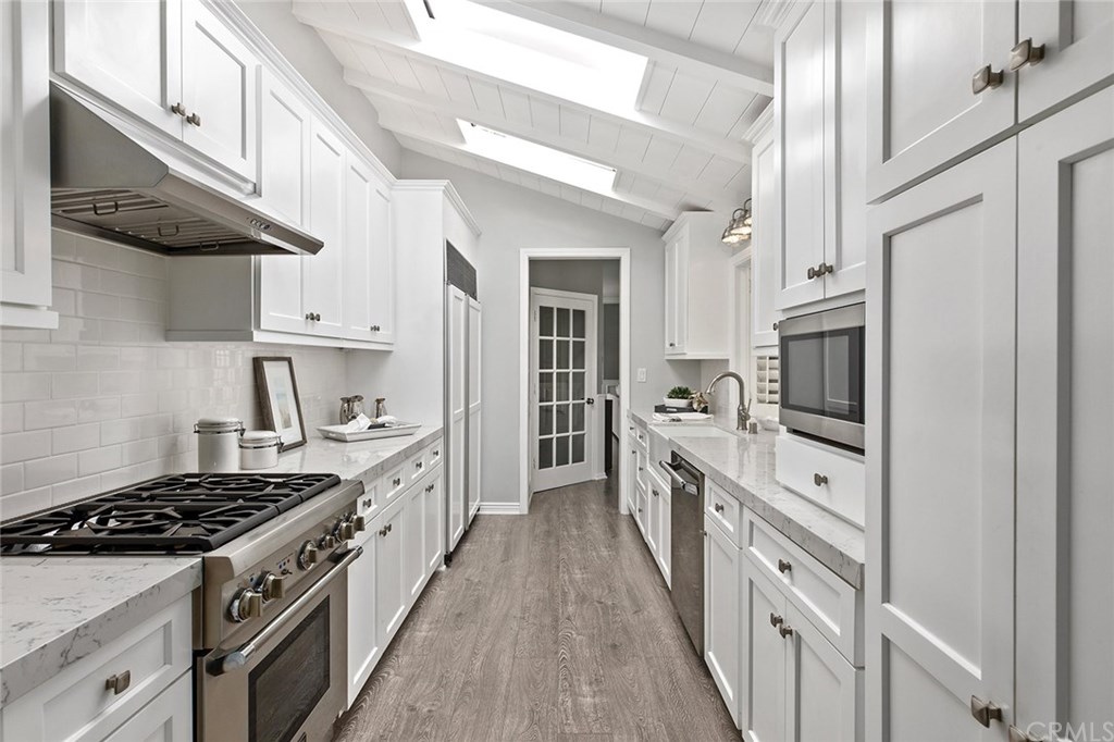 2521 Crestview Drive Newport Beach, CA 92663 - Photo 16 of 45