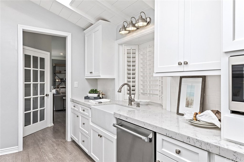 2521 Crestview Drive Newport Beach, CA 92663 - Photo 17 of 45