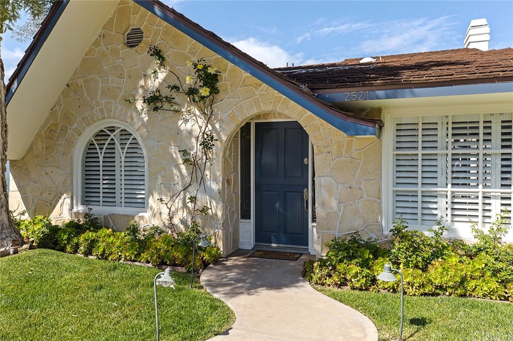 2521 Crestview Drive Newport Beach, CA 92663 - Photo 3 of 45